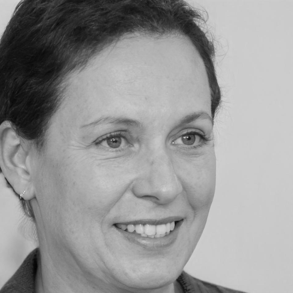 Frieda Hartmann, Finanzanalystin